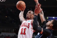 虽败犹荣！面对拥有字母哥的希腊，他作为国家队核心已竭尽全力。